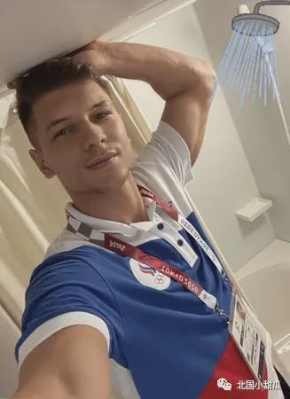 他以卓越的 他以卓越的